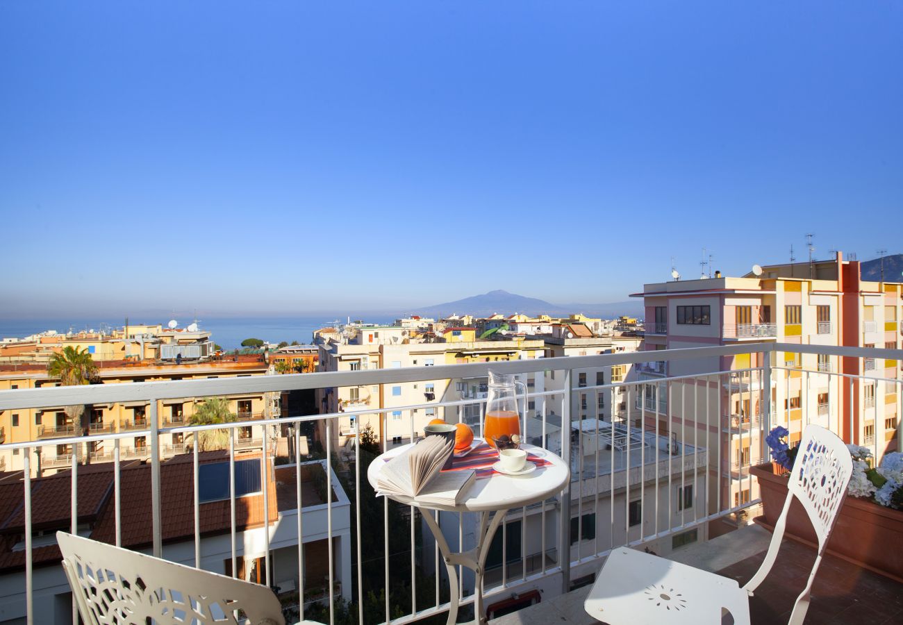 Apartment in Sorrento - AMORE RENTALS - Apartment Virginia 1 with Private Terrace, Sea View, Air Conditioning and WI-FI