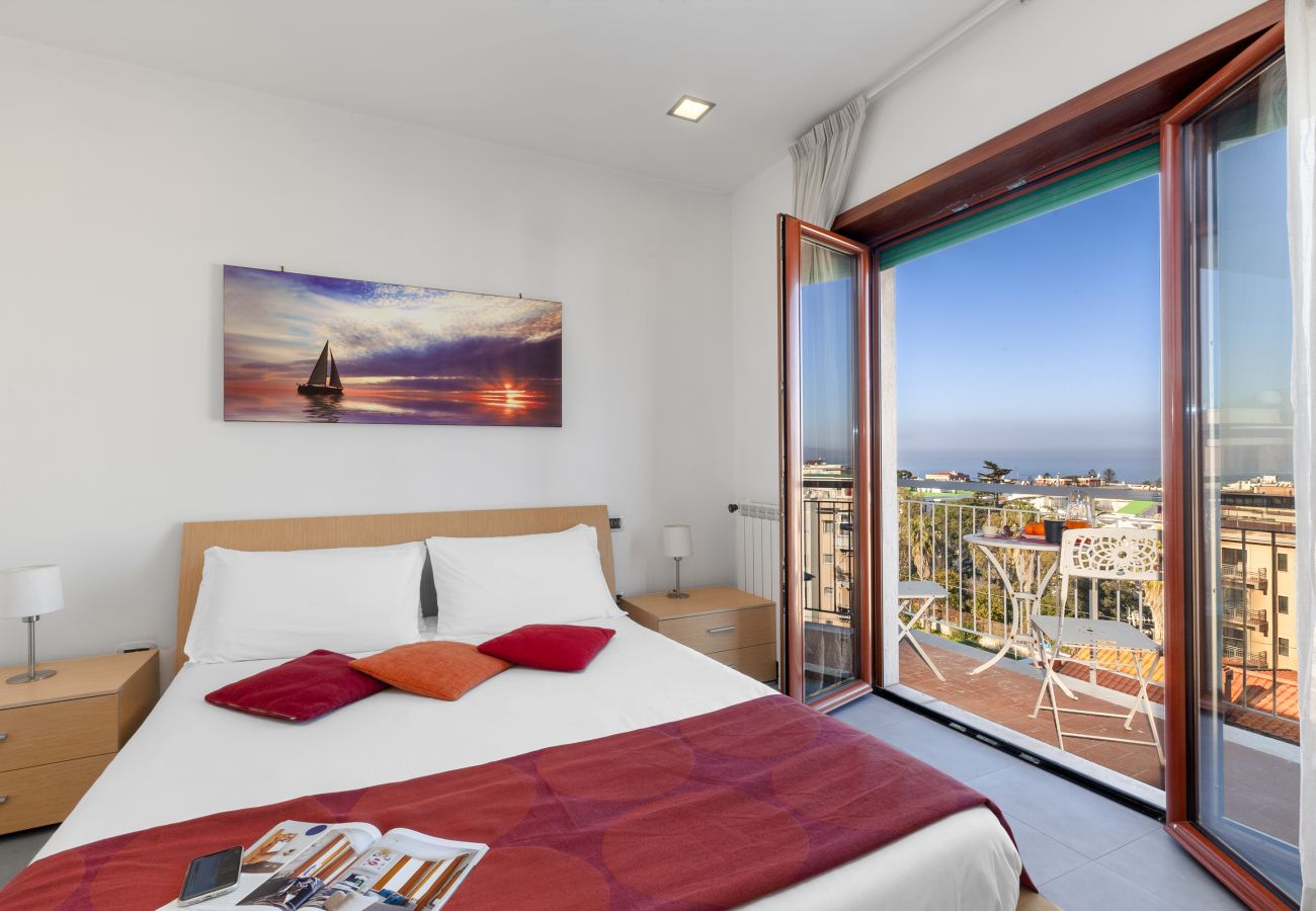 Apartment in Sorrento - AMORE RENTALS - Apartment Virginia 2 with Private Terrace, Sea View, Air Conditioning and WI-FI
