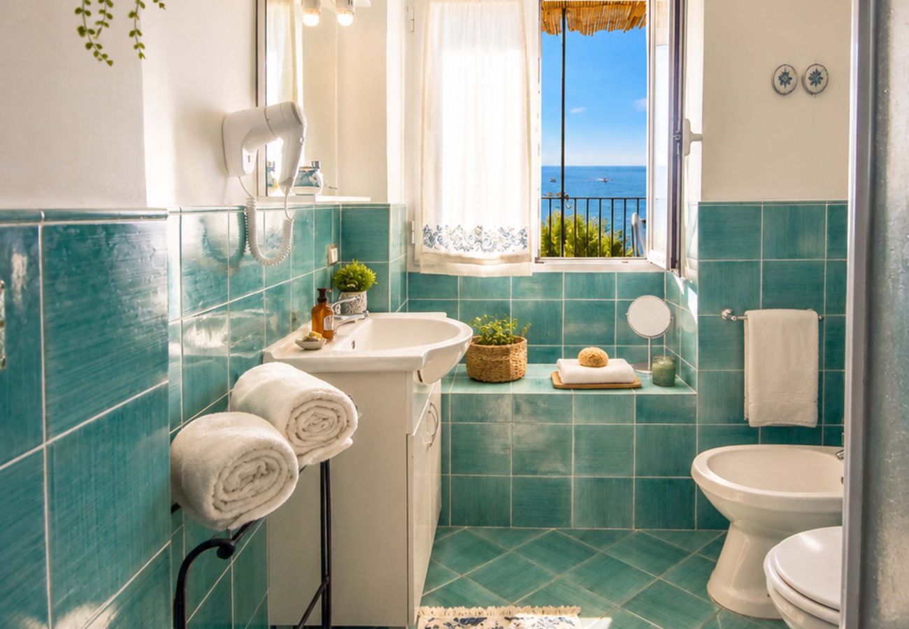 House in Positano - AMORE RENTALS - Casa Raffi with Sea View on Positano’s Spiaggia Grande