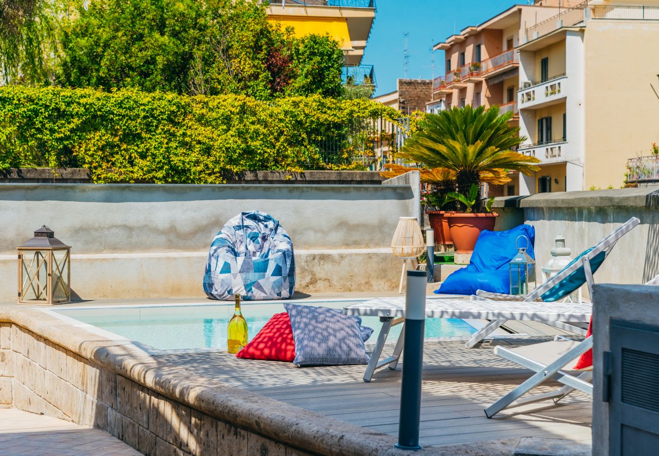 Villa in Sant´Agnello - AMORE RENTALS - Villa Totti with Private Pool, Garden, Parking and Elevator