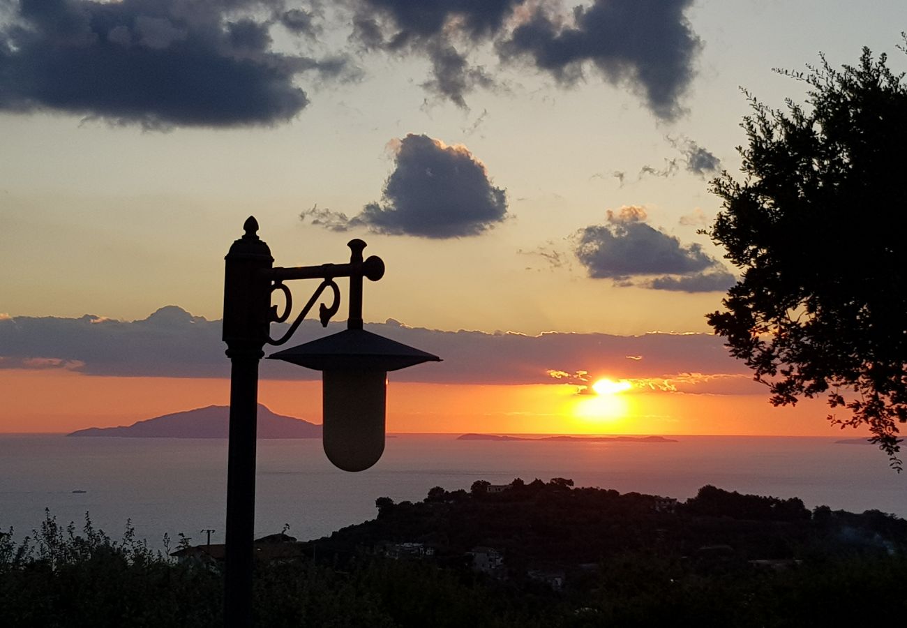 Villa in Sant´Agata sui Due Golfi - AMORE RENTALS - Casa Nando with private Pool, Garden, Terrace and Sea View