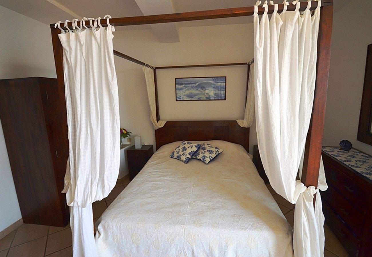 House in Positano - AMORE RENTALS - Villa Arora with Private Pool, Terrace, Sea View and parking near Positano