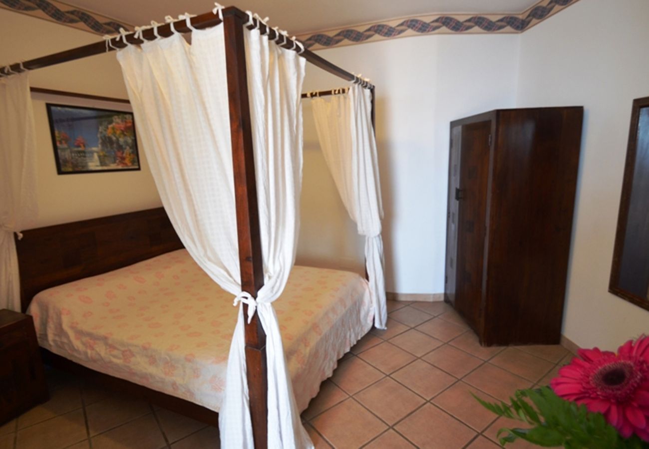 House in Positano - AMORE RENTALS - Villa Arora with Private Pool, Terrace, Sea View and parking near Positano