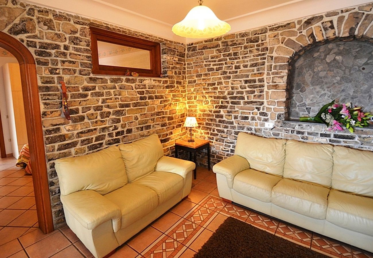 House in Positano - AMORE RENTALS - Villa Arora with Private Pool, Terrace, Sea View and parking near Positano