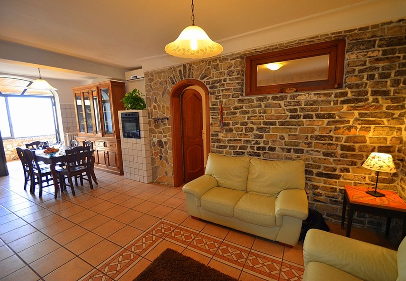 House in Positano - AMORE RENTALS - Villa Arora with Private Pool, Terrace, Sea View and parking near Positano
