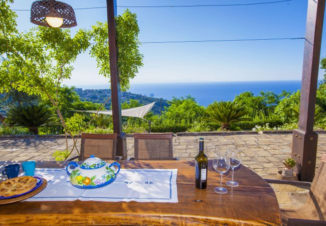 Villa in Sant´Agata sui Due Golfi - AMORE RENTALS - Villa dei Galli with Private Pool, Sea View, Garden, Parking and Air Conditioning Villa in Sant´Agata sui Due Golfi - AMORE RENTALS - Villa dei Galli with Private Pool, Sea View, Garden, Parking and Air Conditioning