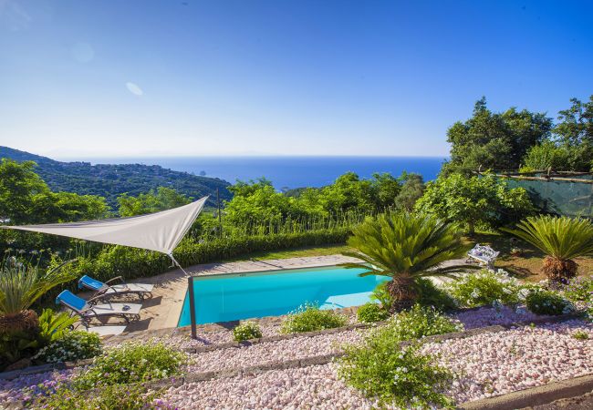 Villa in Sant´Agata sui Due Golfi - AMORE RENTALS - Villa dei Galli with Private Pool, Sea View, Garden, Parking and Air Conditioning Villa in Sant´Agata sui Due Golfi - AMORE RENTALS - Villa dei Galli with Private Pool, Sea View, Garden, Parking and Air Conditioning