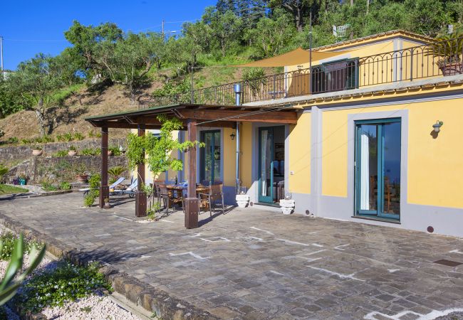 Villa in Sant´Agata sui Due Golfi - AMORE RENTALS - Villa dei Galli with Private Pool, Sea View, Garden, Parking and Air Conditioning Villa in Sant´Agata sui Due Golfi - AMORE RENTALS - Villa dei Galli with Private Pool, Sea View, Garden, Parking and Air Conditioning