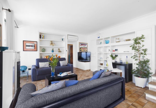 Villa in Sant´Agata sui Due Golfi - AMORE RENTALS - Villa dei Galli with Private Pool, Sea View, Garden, Parking and Air Conditioning Villa in Sant´Agata sui Due Golfi - AMORE RENTALS - Villa dei Galli with Private Pool, Sea View, Garden, Parking and Air Conditioning