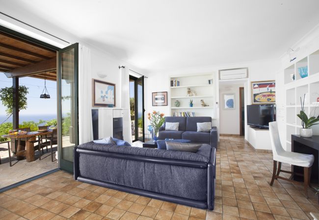 Villa in Sant´Agata sui Due Golfi - AMORE RENTALS - Villa dei Galli with Private Pool, Sea View, Garden, Parking and Air Conditioning Villa in Sant´Agata sui Due Golfi - AMORE RENTALS - Villa dei Galli with Private Pool, Sea View, Garden, Parking and Air Conditioning