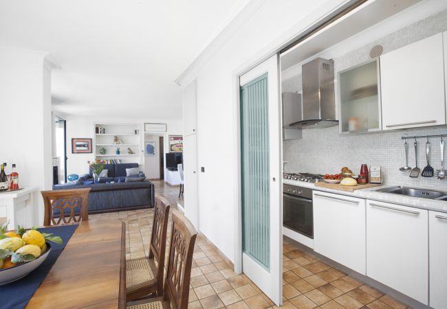 Villa in Sant´Agata sui Due Golfi - AMORE RENTALS - Villa dei Galli with Private Pool, Sea View, Garden, Parking and Air Conditioning Villa in Sant´Agata sui Due Golfi - AMORE RENTALS - Villa dei Galli with Private Pool, Sea View, Garden, Parking and Air Conditioning