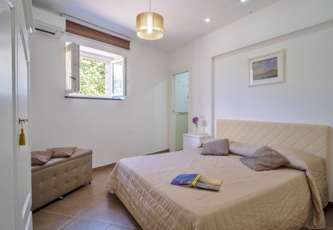 Villa in Sant´Agata sui Due Golfi - AMORE RENTALS - Villa Marika with Private Pool, Sea View, Parking, Garden, Barbecue Villa in Sant´Agata sui Due Golfi - AMORE RENTALS - Villa Marika with Private Pool, Sea View, Parking, Garden, Barbecue