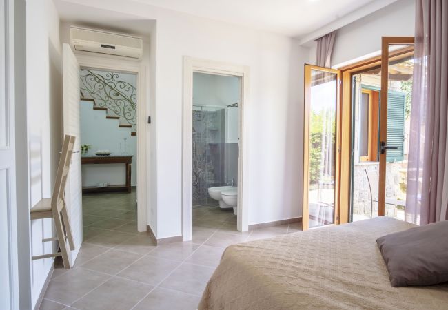 Villa in Sant´Agata sui Due Golfi - AMORE RENTALS - Villa Marika with Private Pool, Sea View, Parking, Garden, Barbecue Villa in Sant´Agata sui Due Golfi - AMORE RENTALS - Villa Marika with Private Pool, Sea View, Parking, Garden, Barbecue