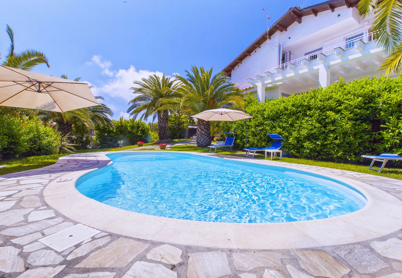 Villa in Massa Lubrense - AMORE RENTALS - Villa Claudia with private Pool, Sea View, Jacuzzi, Garden and Parking
