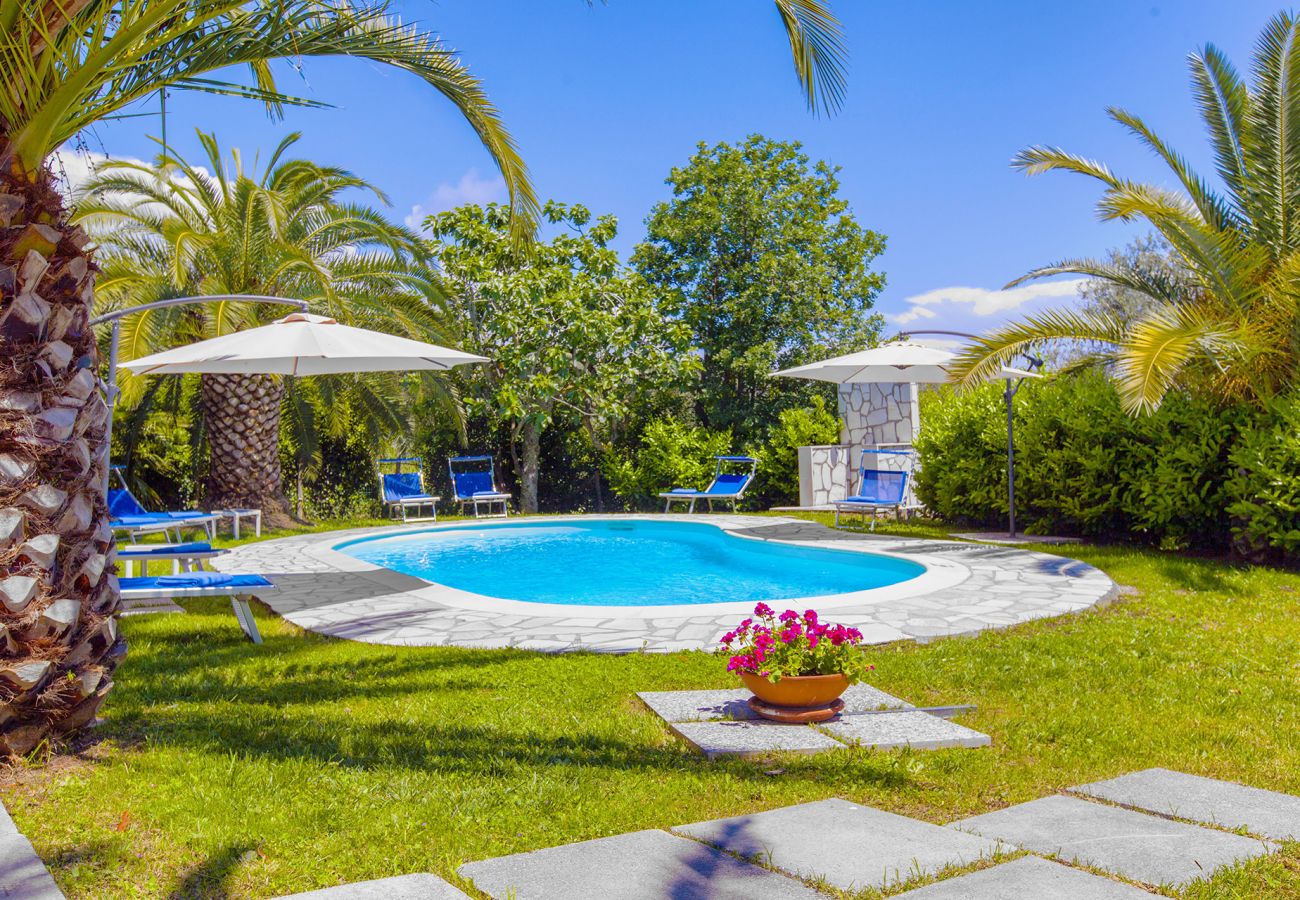 Villa in Massa Lubrense - AMORE RENTALS - Villa Claudia with private Pool, Sea View, Jacuzzi, Garden and Parking