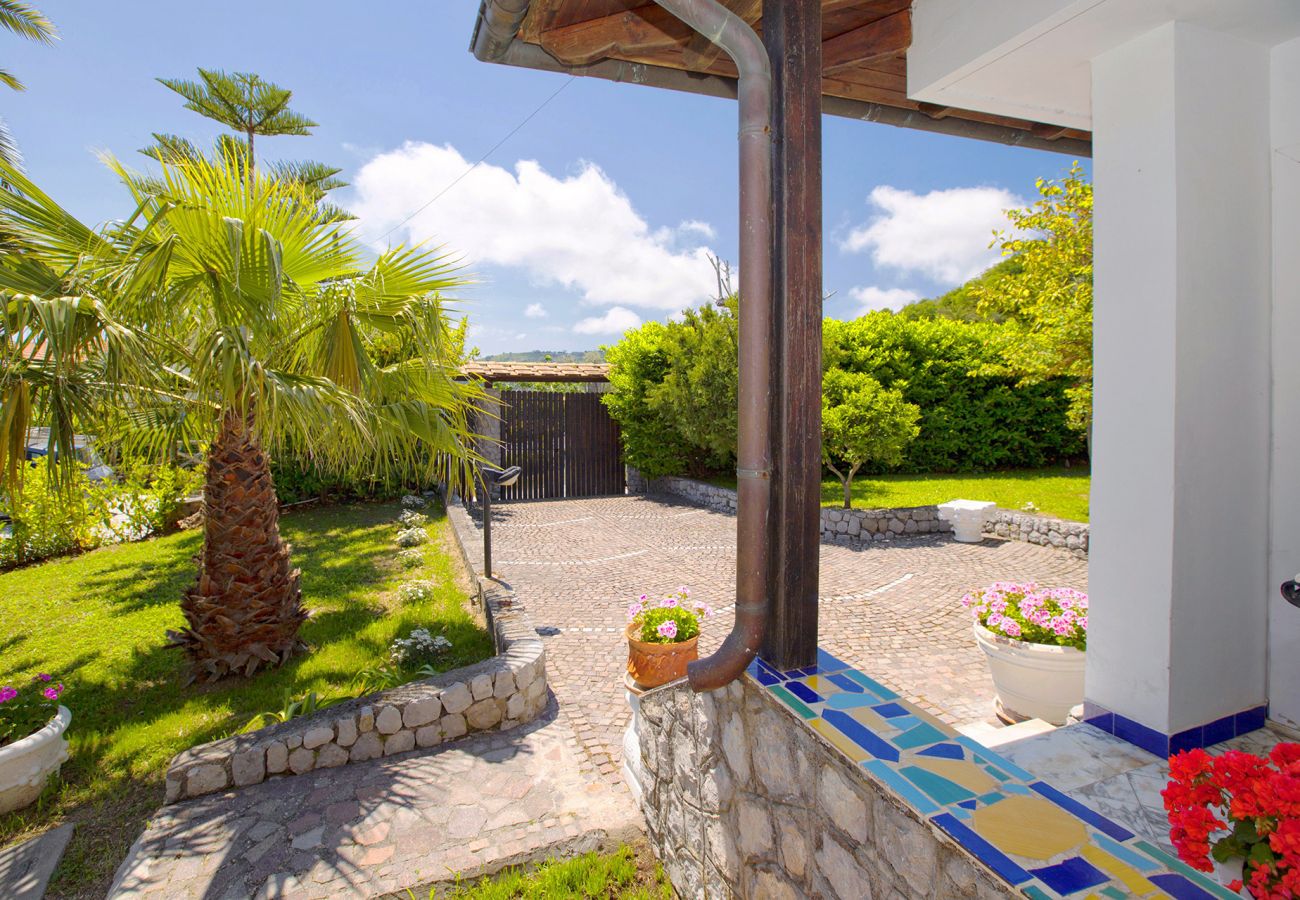Villa in Massa Lubrense - AMORE RENTALS - Villa Claudia with private Pool, Sea View, Jacuzzi, Garden and Parking