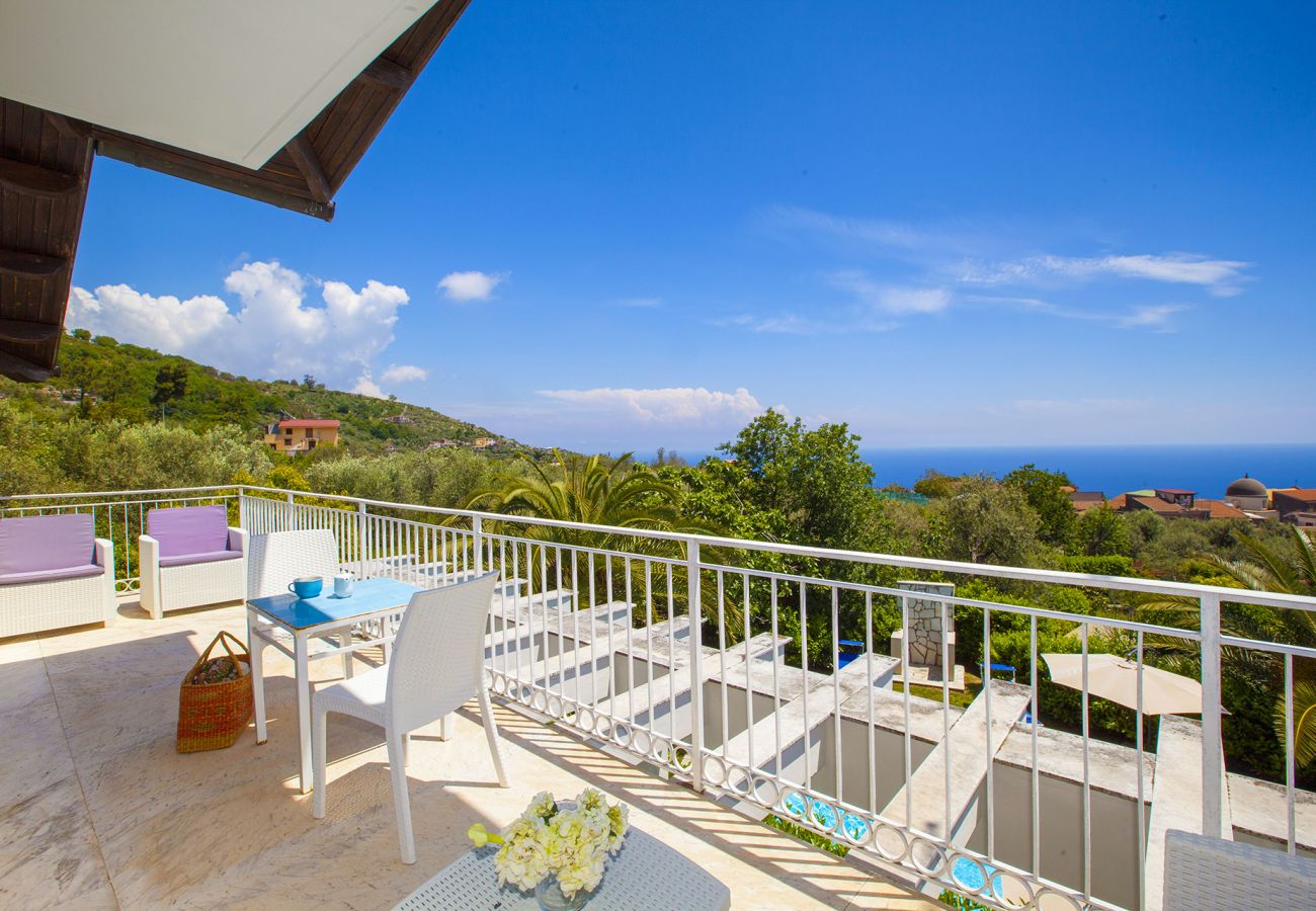 Villa in Massa Lubrense - AMORE RENTALS - Villa Claudia with private Pool, Sea View, Jacuzzi, Garden and Parking