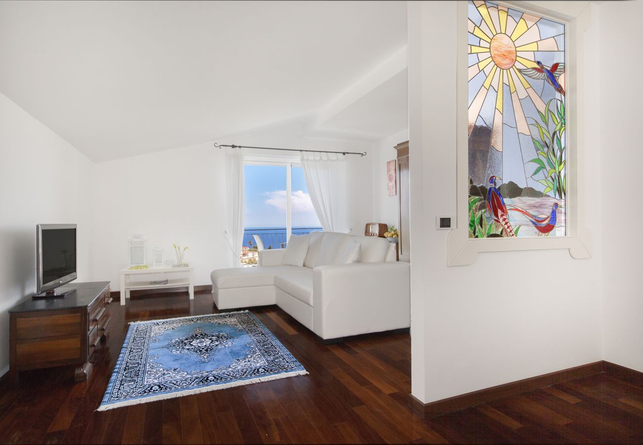 Villa in Massa Lubrense - AMORE RENTALS - Villa Claudia with private Pool, Sea View, Jacuzzi, Garden and Parking