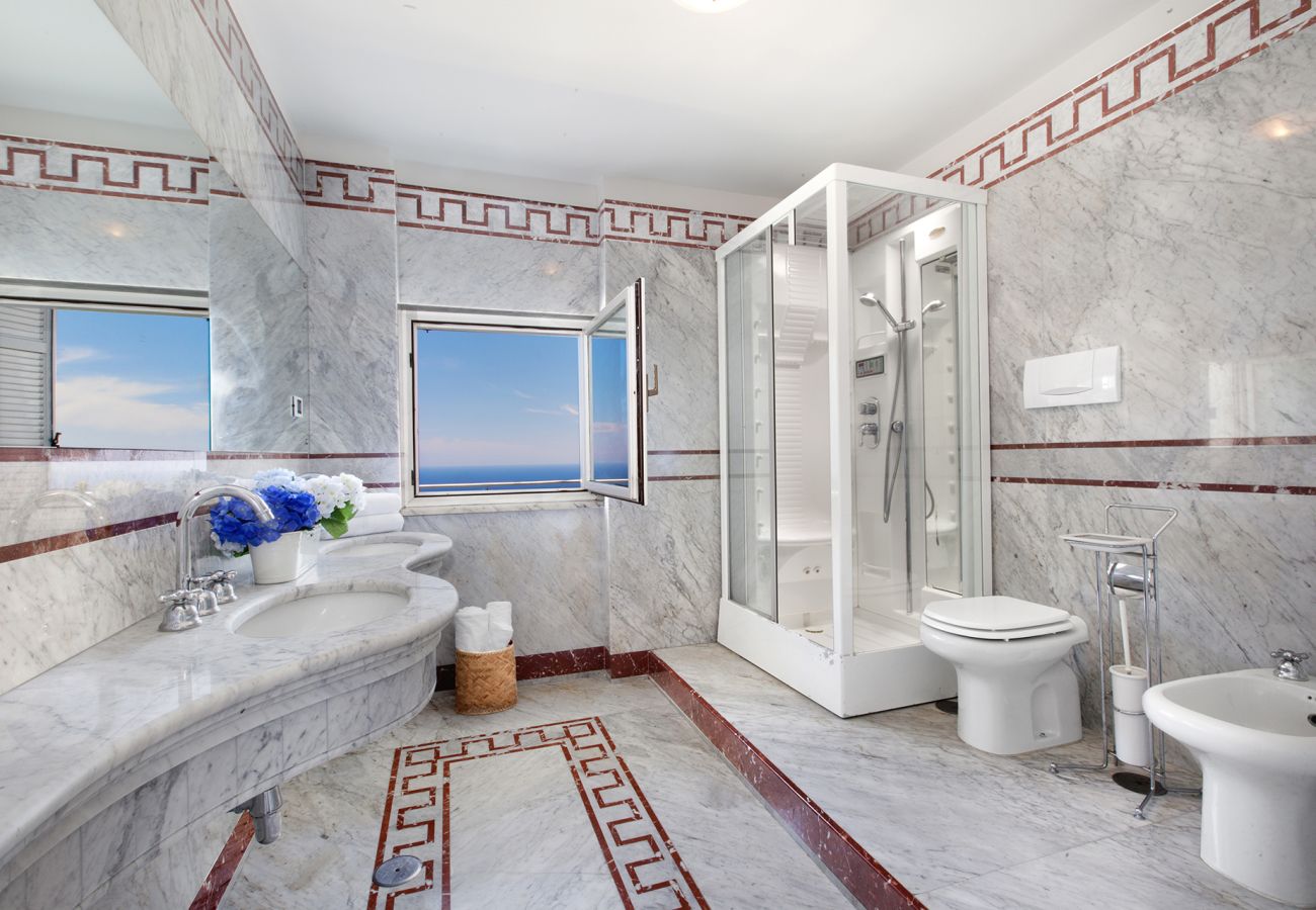 Villa in Massa Lubrense - AMORE RENTALS - Villa Claudia with private Pool, Sea View, Jacuzzi, Garden and Parking