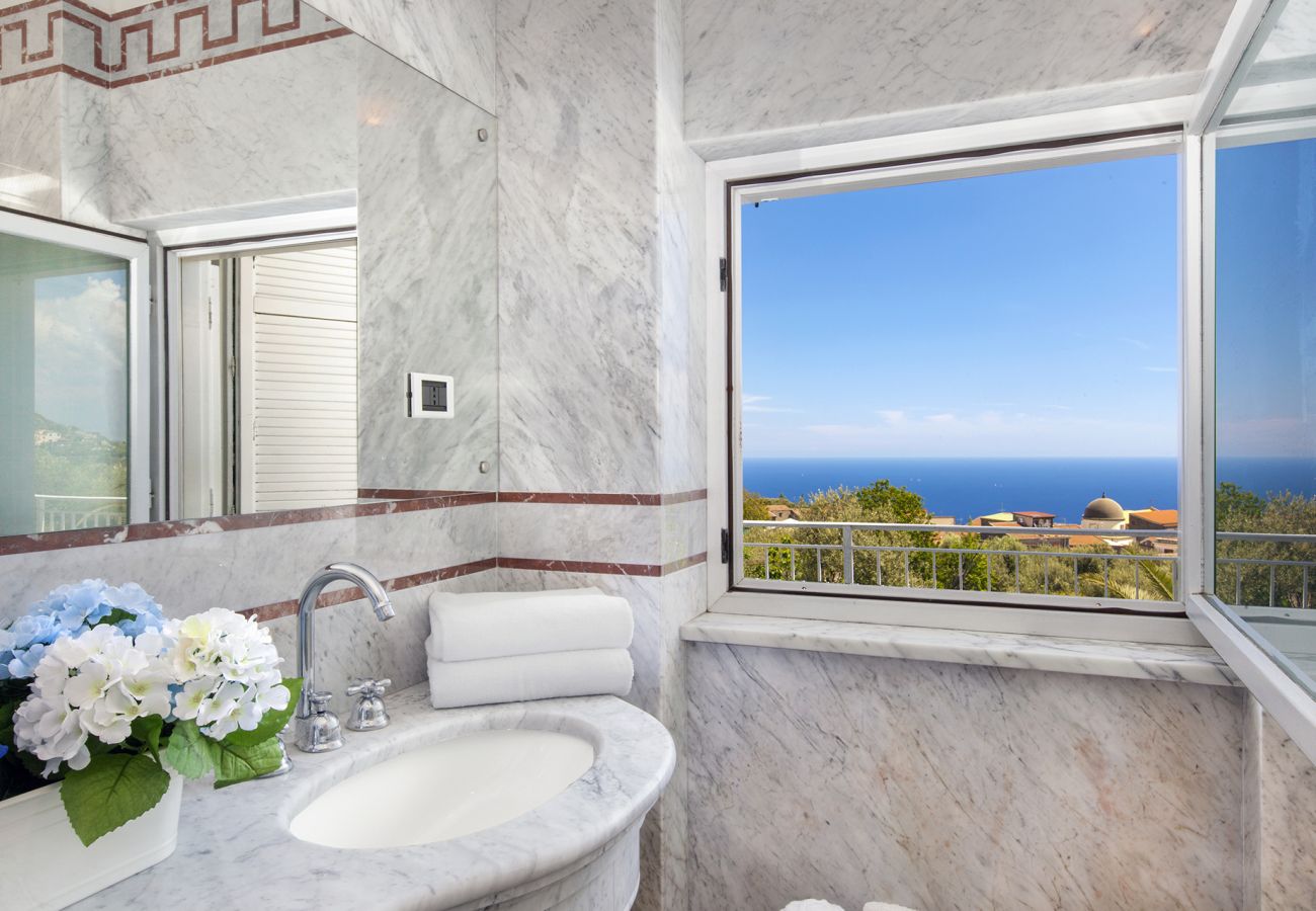 Villa in Massa Lubrense - AMORE RENTALS - Villa Claudia with private Pool, Sea View, Jacuzzi, Garden and Parking