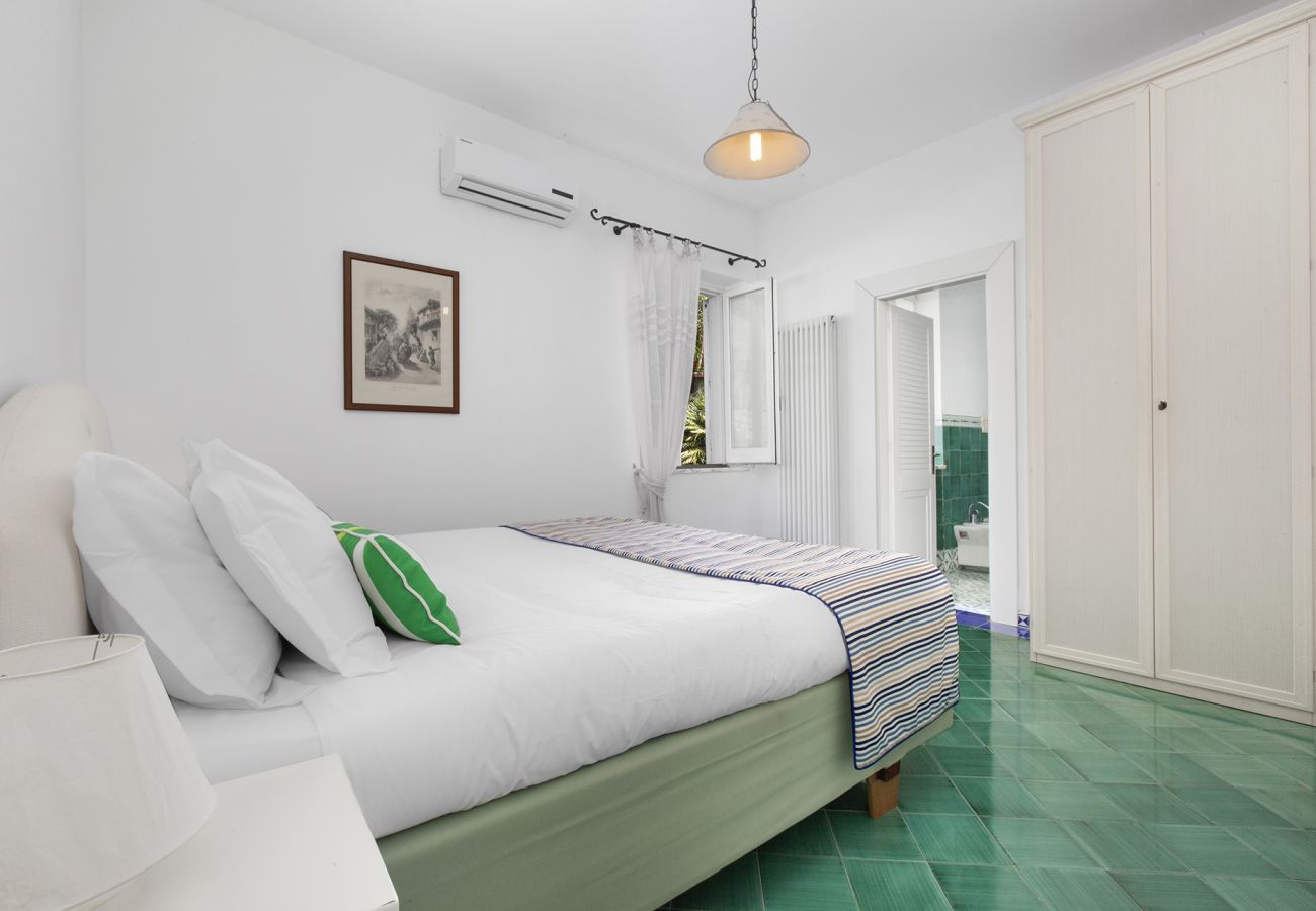 Villa in Massa Lubrense - AMORE RENTALS - Villa Claudia with private Pool, Sea View, Jacuzzi, Garden and Parking