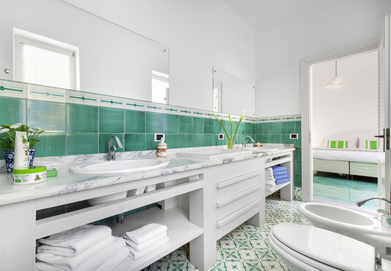 Villa in Massa Lubrense - AMORE RENTALS - Villa Claudia with private Pool, Sea View, Jacuzzi, Garden and Parking