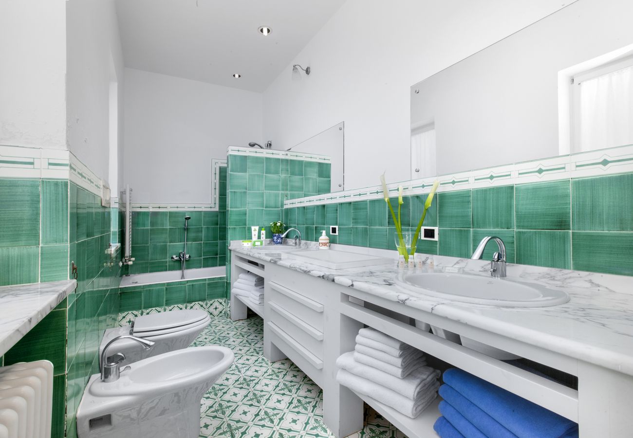 Villa in Massa Lubrense - AMORE RENTALS - Villa Claudia with private Pool, Sea View, Jacuzzi, Garden and Parking