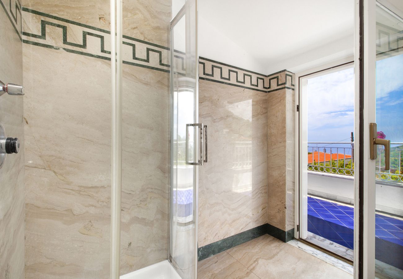 Villa in Massa Lubrense - AMORE RENTALS - Villa Claudia with private Pool, Sea View, Jacuzzi, Garden and Parking