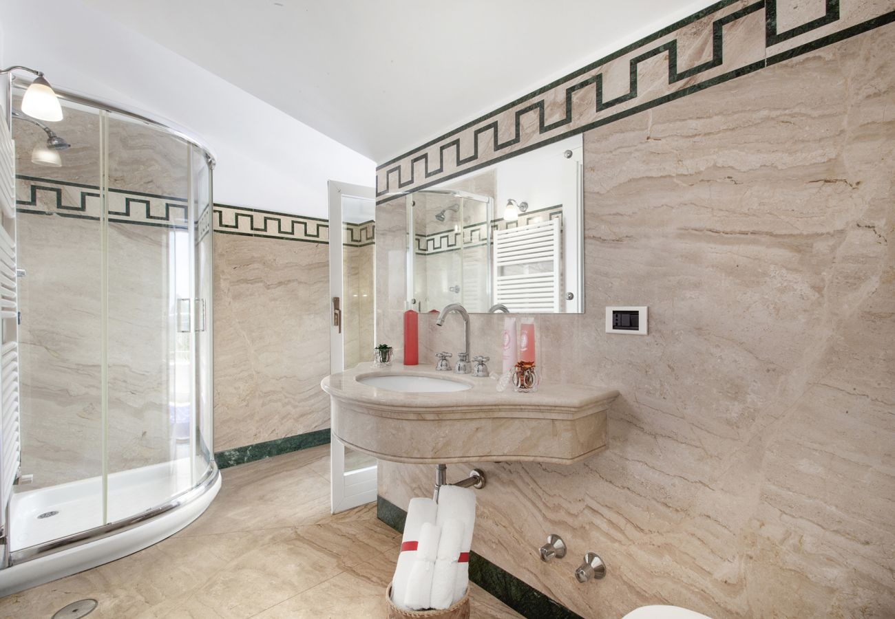 Villa in Massa Lubrense - AMORE RENTALS - Villa Claudia with private Pool, Sea View, Jacuzzi, Garden and Parking