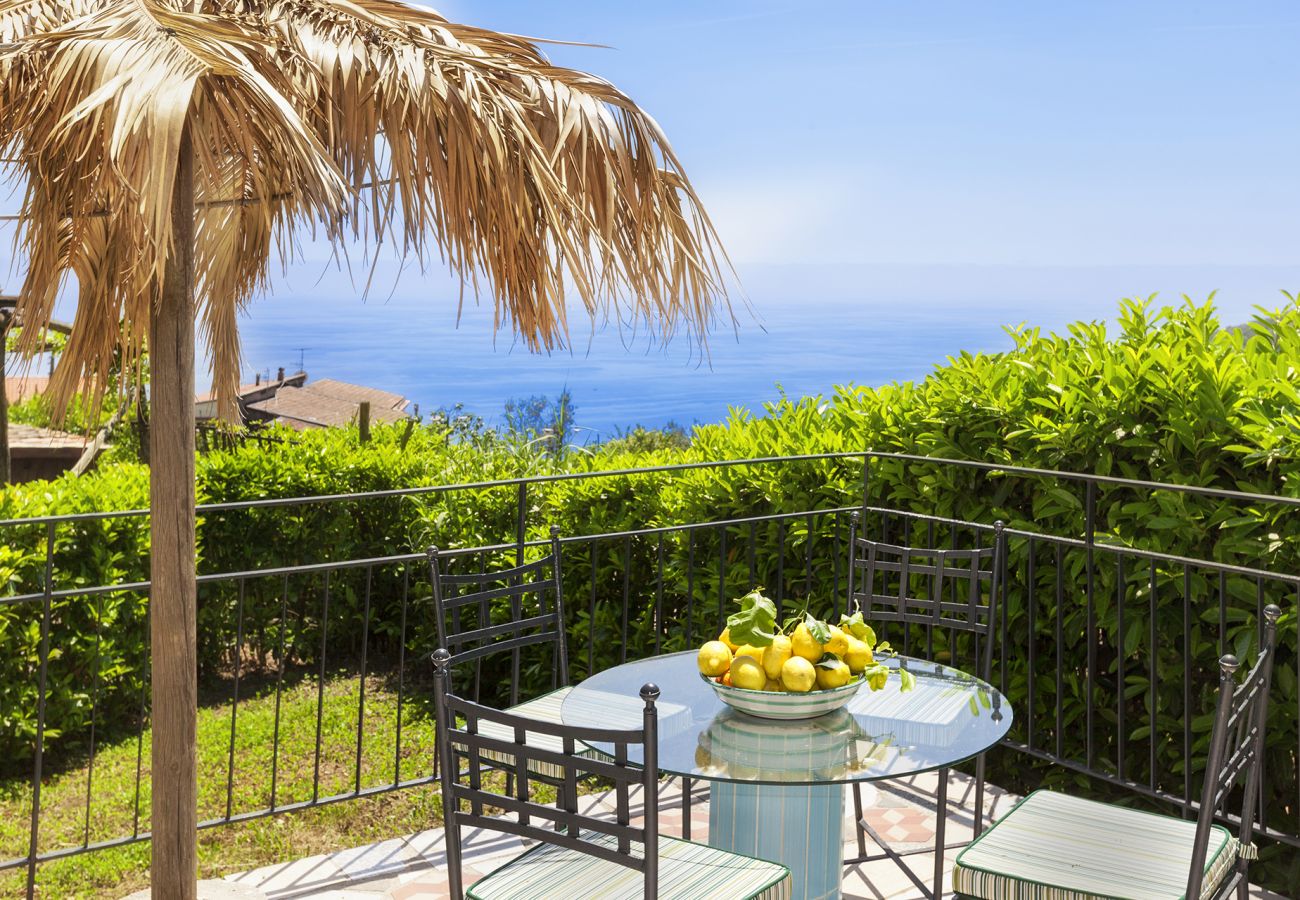 Villa in Massa Lubrense - AMORE RENTALS - Villa Claudia with private Pool, Sea View, Jacuzzi, Garden and Parking
