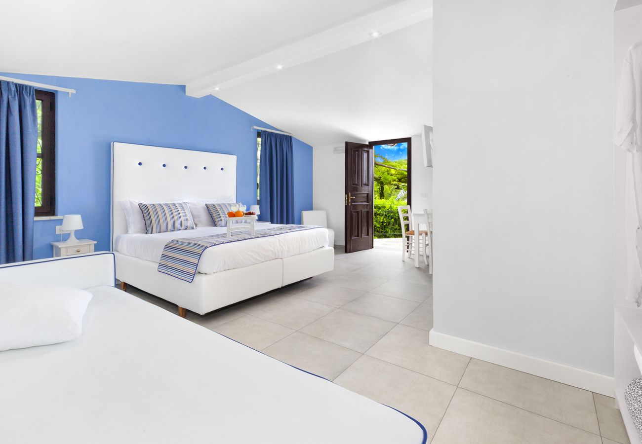 Villa in Massa Lubrense - AMORE RENTALS - Villa Claudia with private Pool, Sea View, Jacuzzi, Garden and Parking