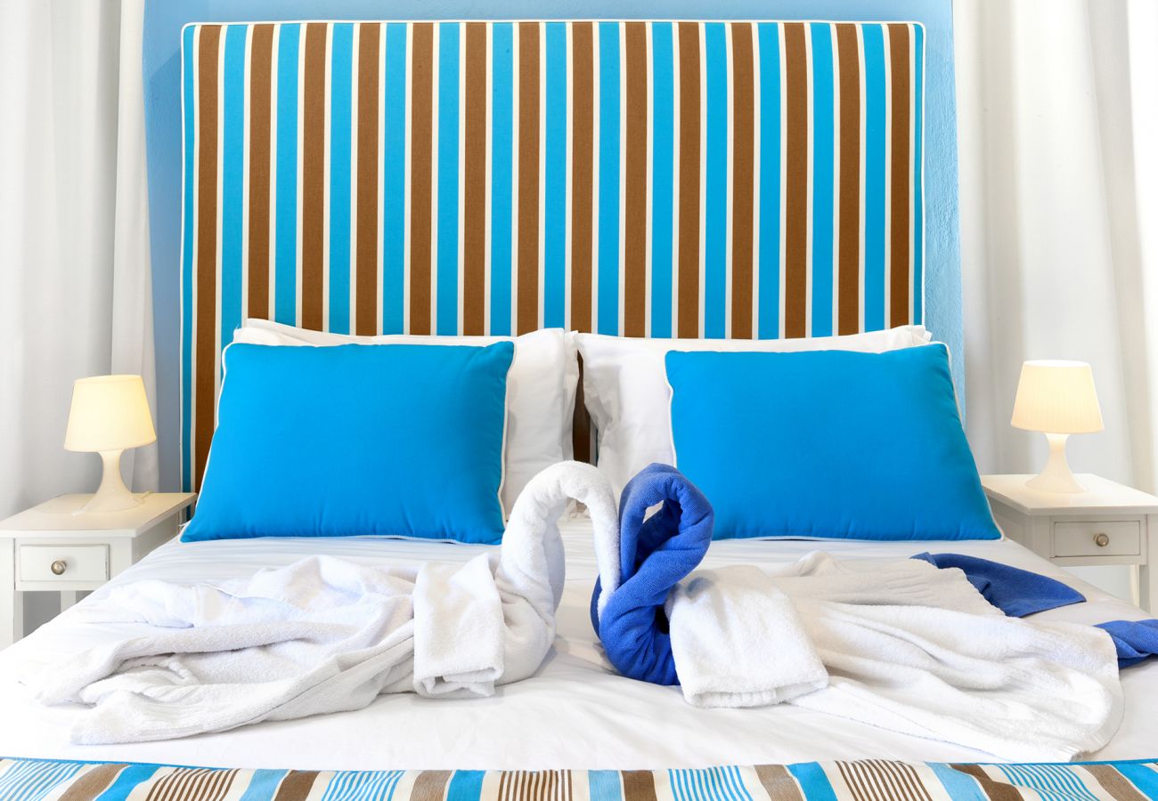 Villa in Massa Lubrense - AMORE RENTALS - Villa Claudia with private Pool, Sea View, Jacuzzi, Garden and Parking