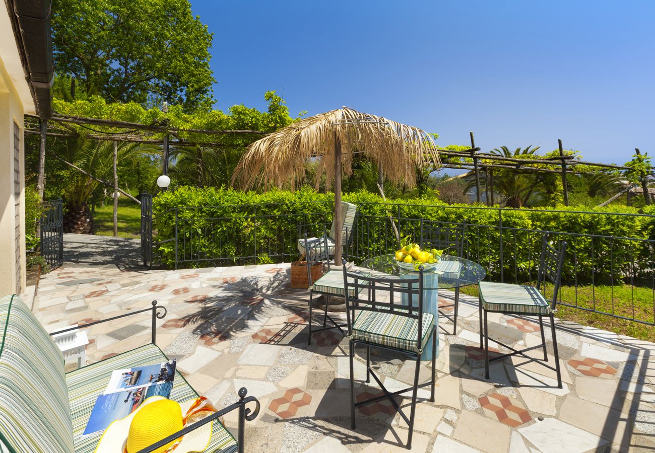 Villa in Massa Lubrense - AMORE RENTALS - Villa Claudia with private Pool, Sea View, Jacuzzi, Garden and Parking