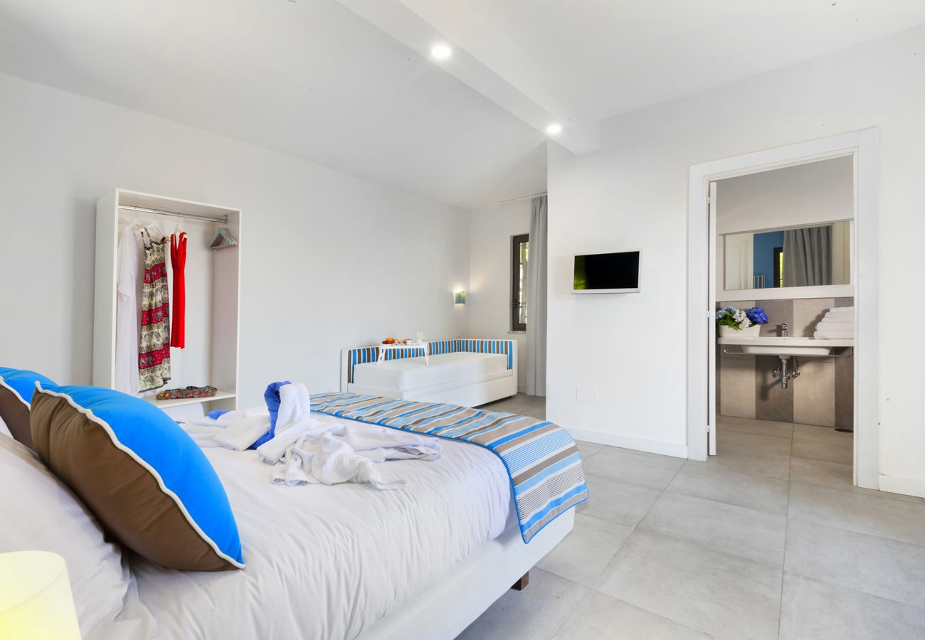 Villa in Massa Lubrense - AMORE RENTALS - Villa Claudia with private Pool, Sea View, Jacuzzi, Garden and Parking