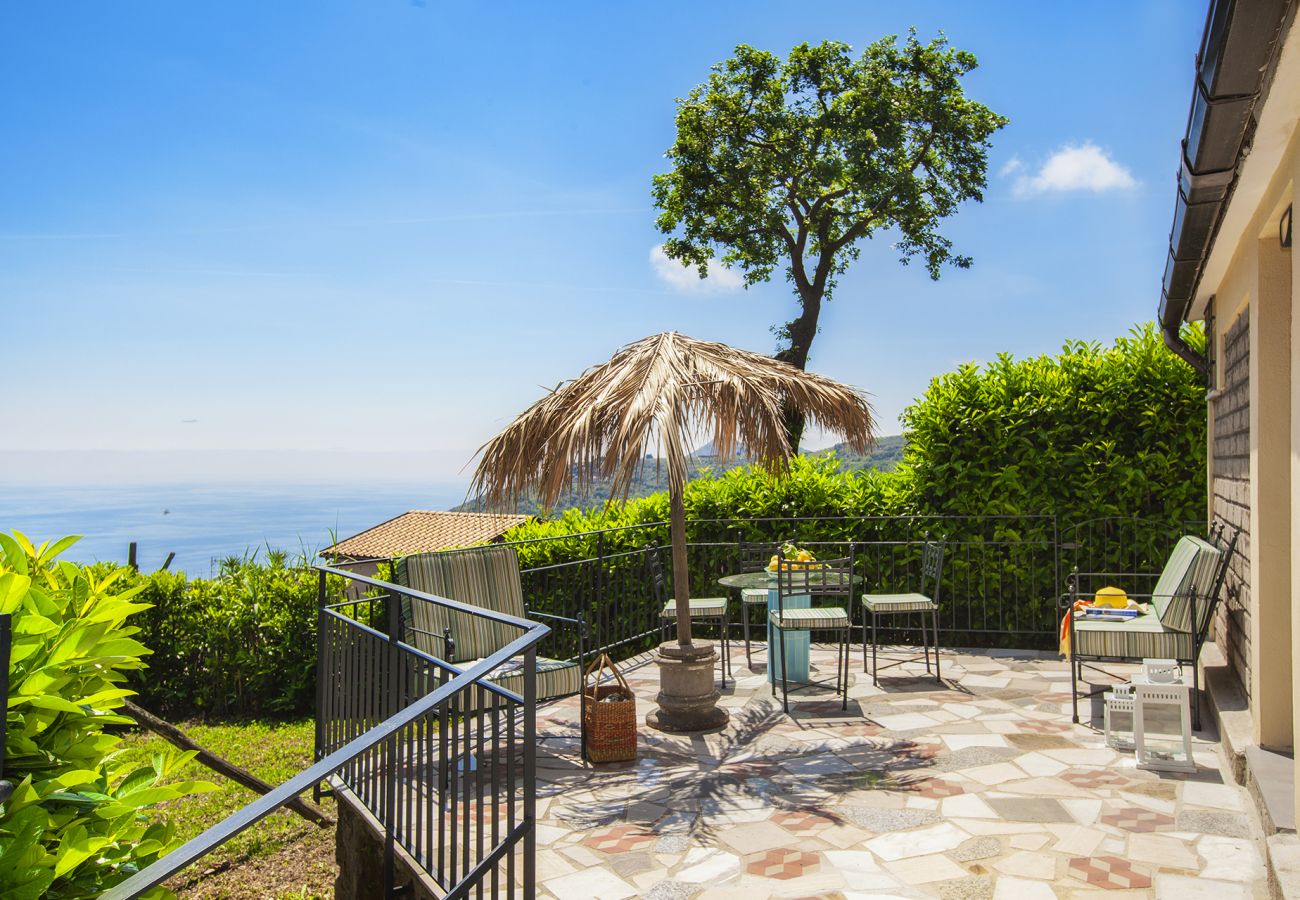 Villa in Massa Lubrense - AMORE RENTALS - Villa Claudia with private Pool, Sea View, Jacuzzi, Garden and Parking