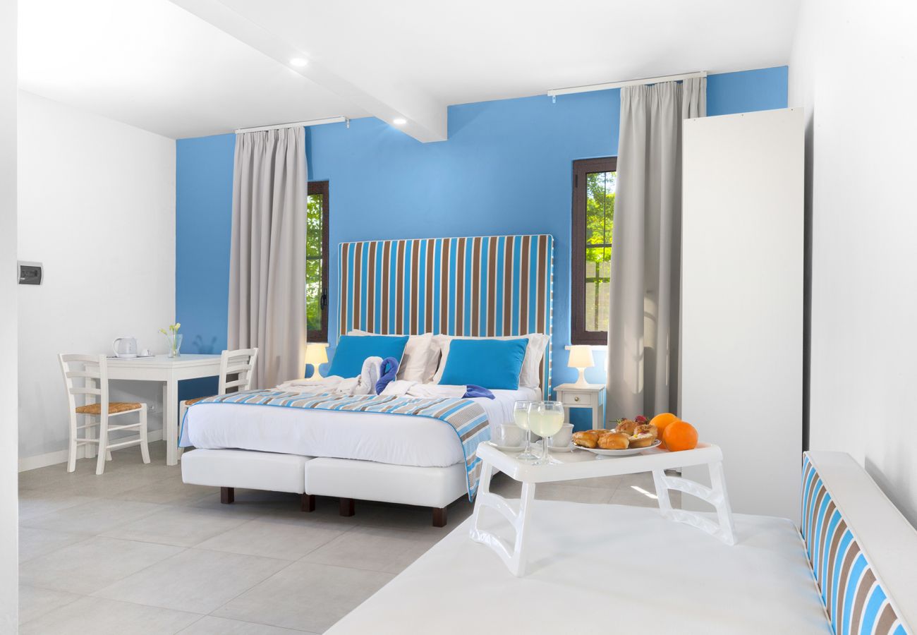 Villa in Massa Lubrense - AMORE RENTALS - Villa Claudia with private Pool, Sea View, Jacuzzi, Garden and Parking