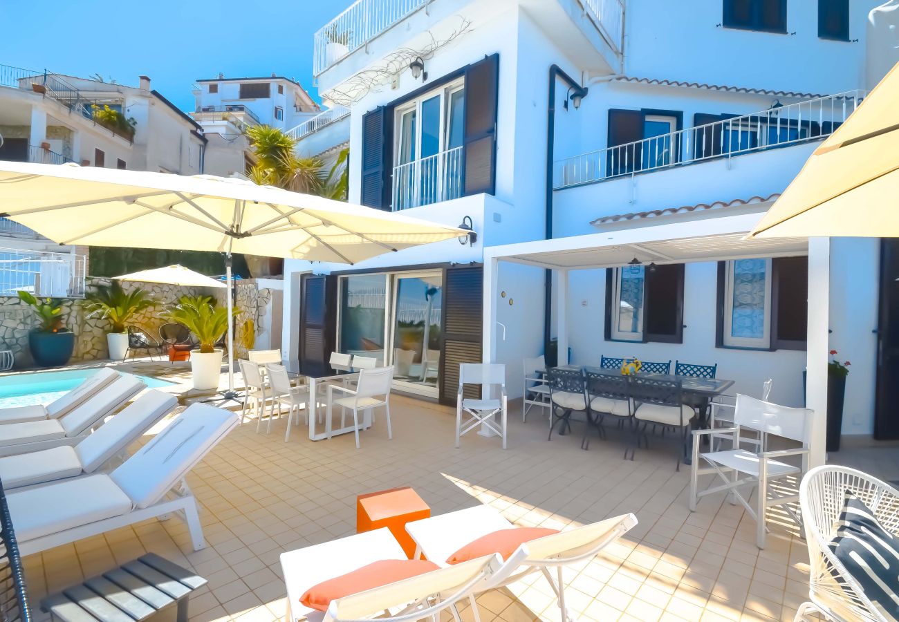House in Sorrento - AMORE RENTALS - Casa Augusta A with Mini Pool, Sea View, Parking and Private Terraces