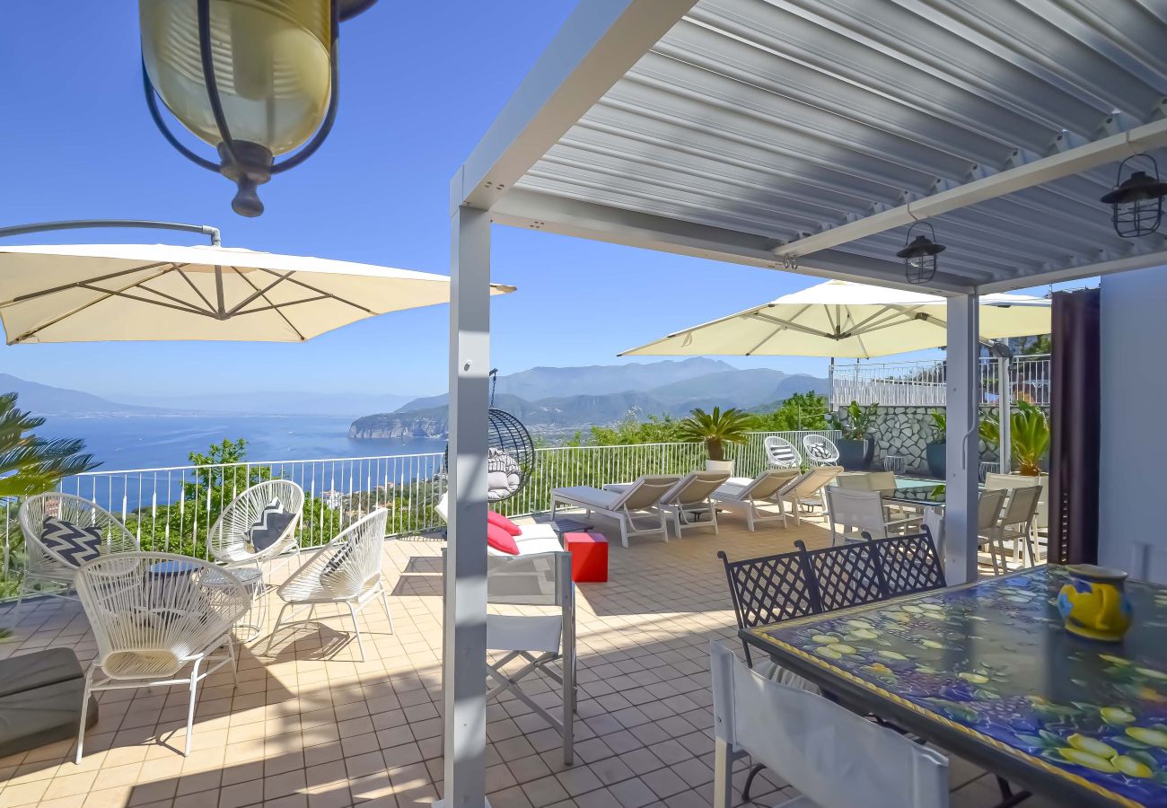 House in Sorrento - AMORE RENTALS - Casa Augusta A with Mini Pool, Sea View, Parking and Private Terraces