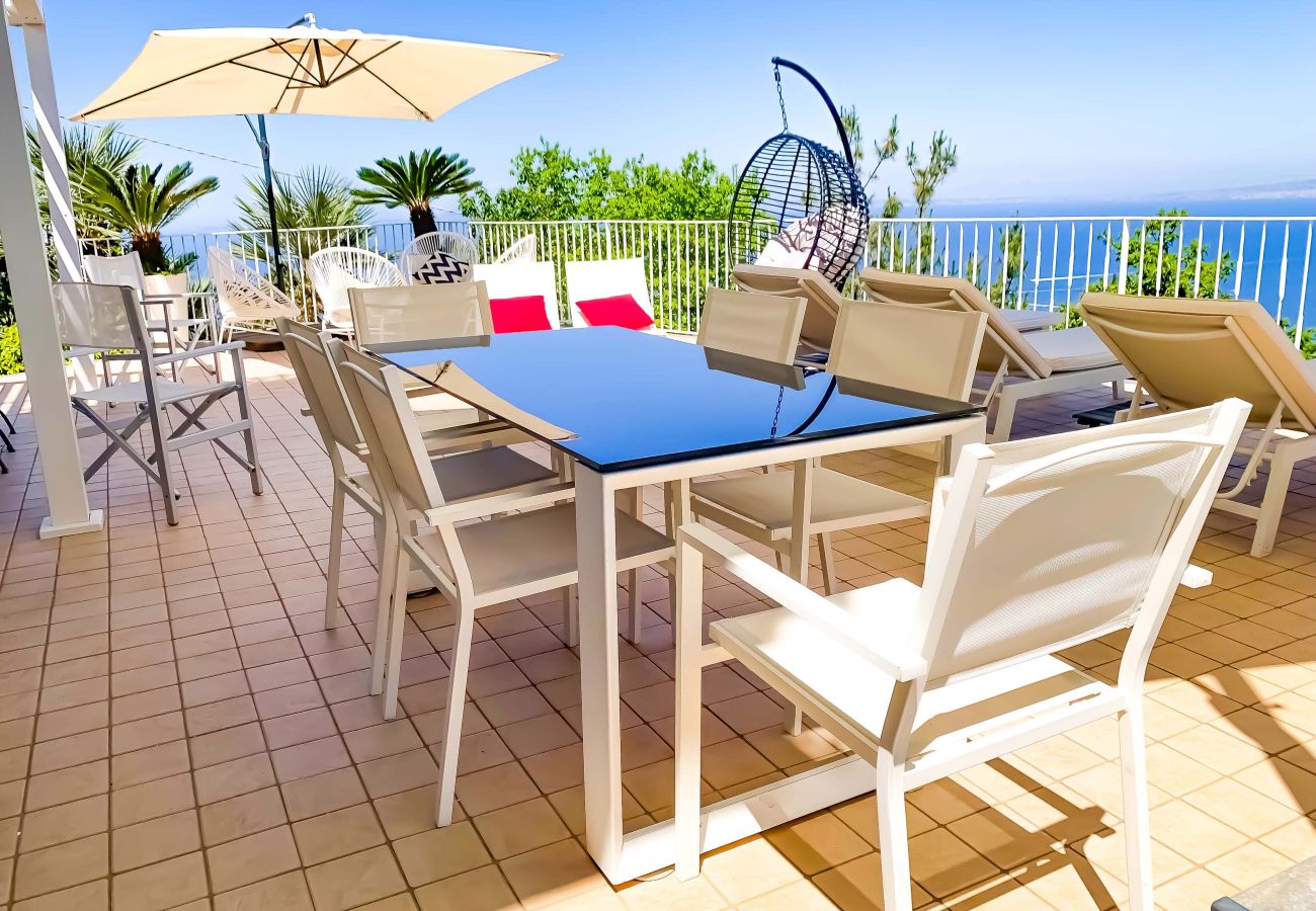 House in Sorrento - AMORE RENTALS - Casa Augusta A with Mini Pool, Sea View, Parking and Private Terraces