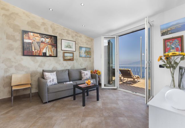 House in Sorrento - AMORE RENTALS - Casa Augusta B with Private Terrace, External Tub and Sea View House in Sorrento - AMORE RENTALS - Casa Augusta B with Private Terrace, External Tub and Sea View