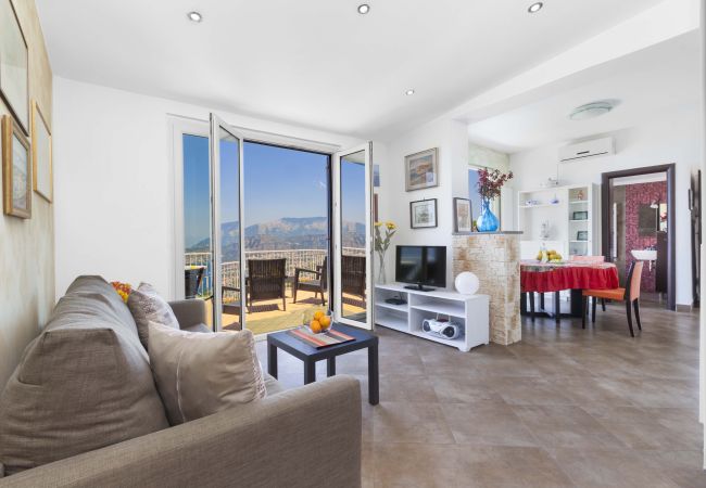 House in Sorrento - AMORE RENTALS - Casa Augusta B with Private Terrace, External Tub and Sea View House in Sorrento - AMORE RENTALS - Casa Augusta B with Private Terrace, External Tub and Sea View