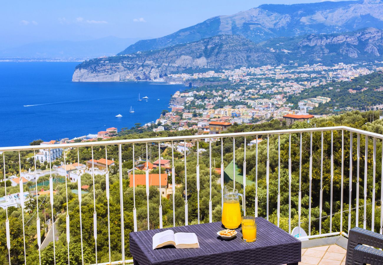 House in Sorrento - AMORE RENTALS - Casa Augusta B with Private Terrace, Barbecue, Sea View and Parking