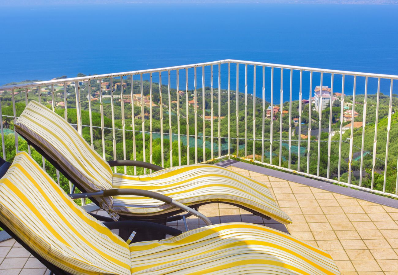 House in Sorrento - AMORE RENTALS - Casa Augusta B with Private Terrace, Barbecue, Sea View and Parking