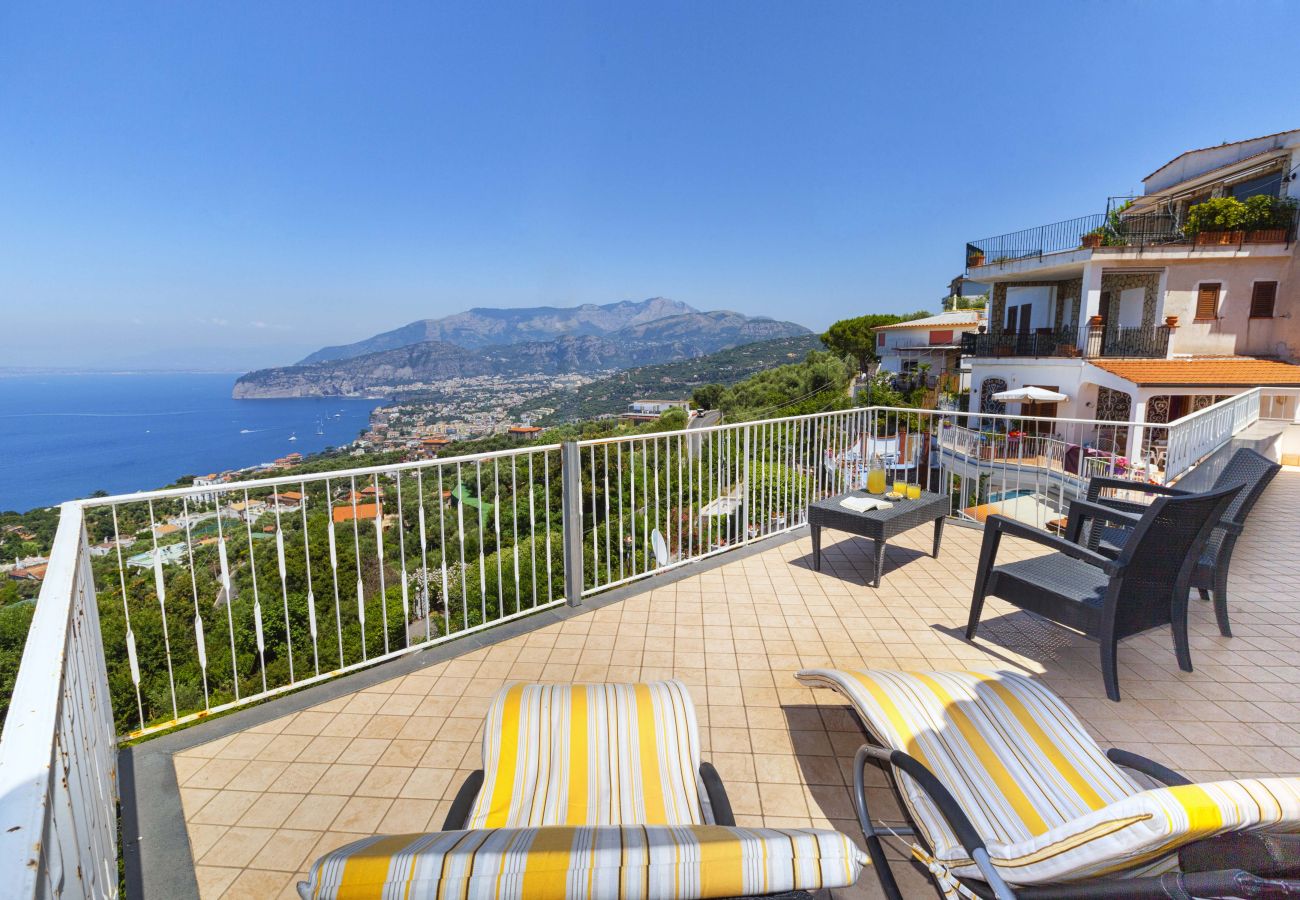 House in Sorrento - AMORE RENTALS - Casa Augusta B with Private Terrace, Barbecue and Sea View