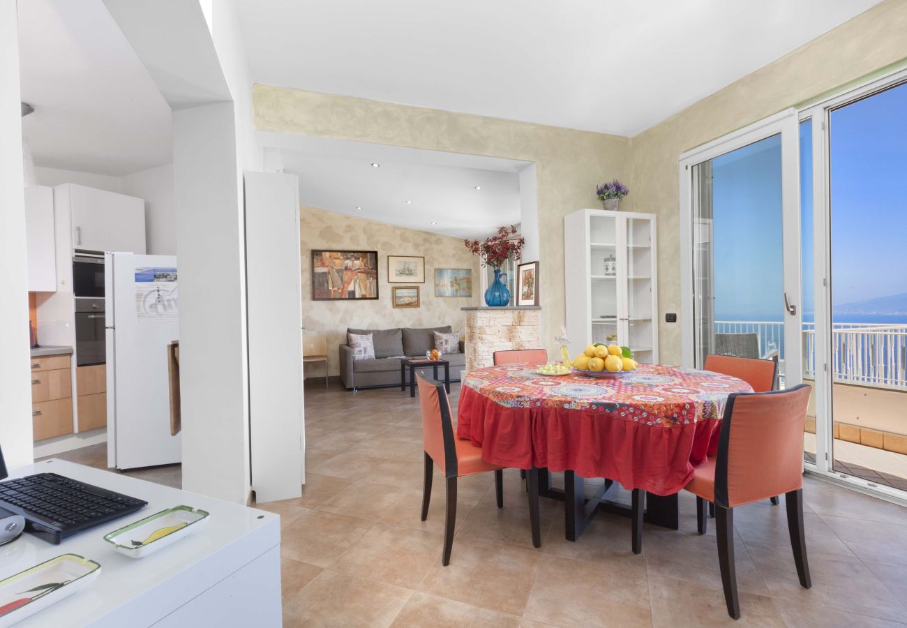 House in Sorrento - AMORE RENTALS - Casa Augusta B with Private Terrace, Barbecue and Sea View