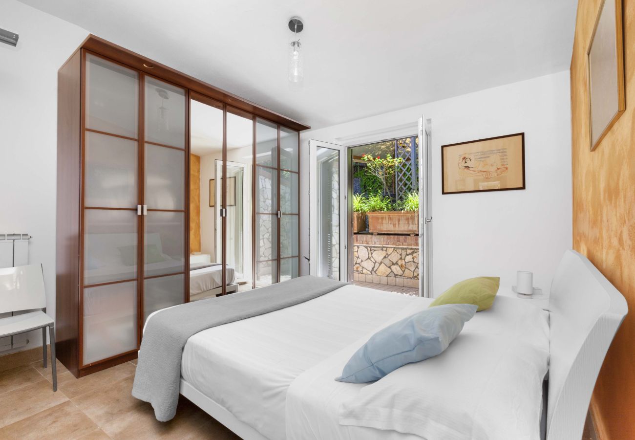 House in Sorrento - AMORE RENTALS - Casa Augusta B with Private Terrace, Barbecue and Sea View