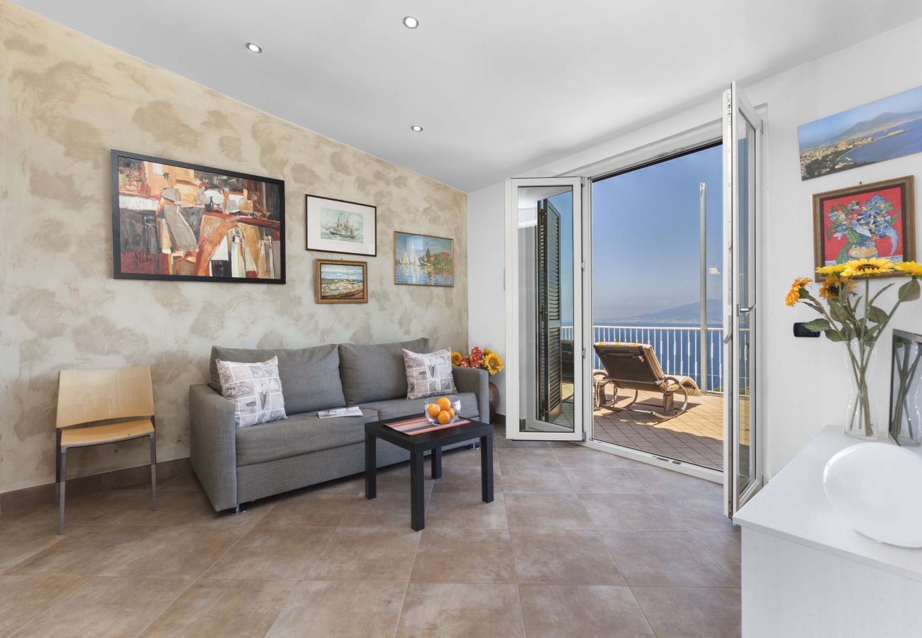 House in Sorrento - AMORE RENTALS - Casa Augusta B with Private Terrace, Barbecue and Sea View