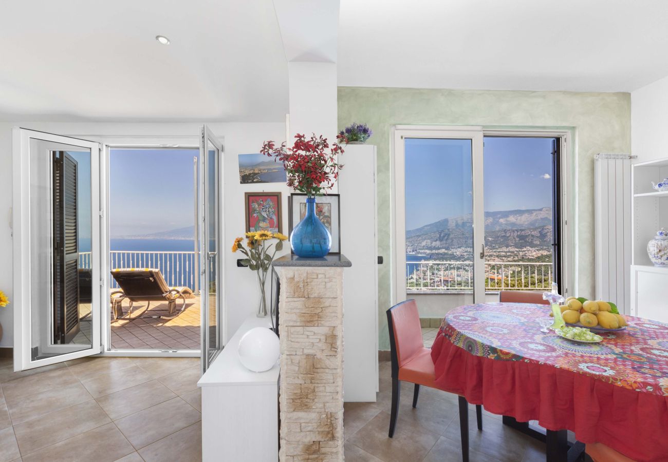 House in Sorrento - AMORE RENTALS - Casa Augusta B with Private Terrace, Barbecue and Sea View
