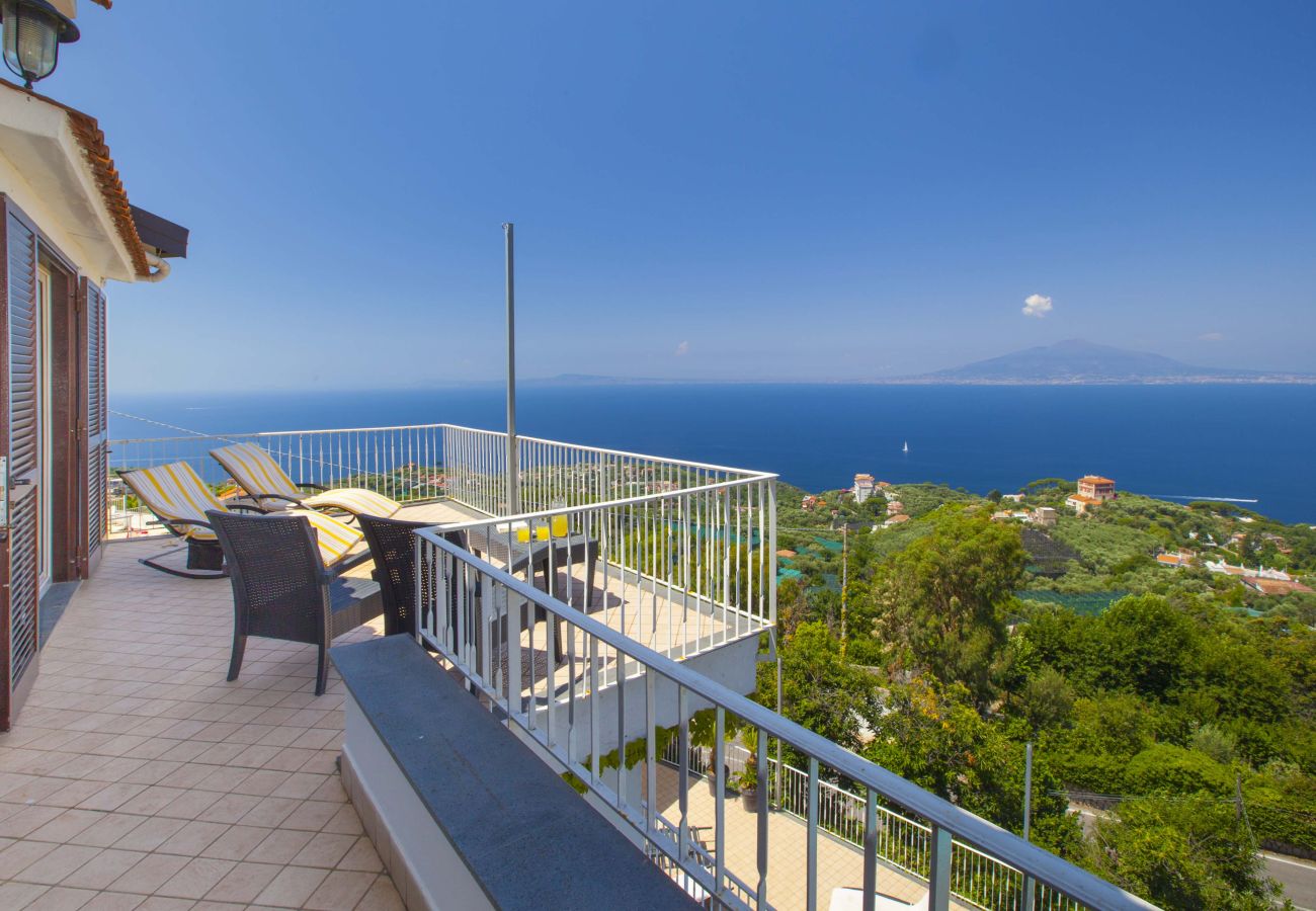 House in Sorrento - AMORE RENTALS - Casa Augusta B with Private Terrace, Barbecue and Sea View