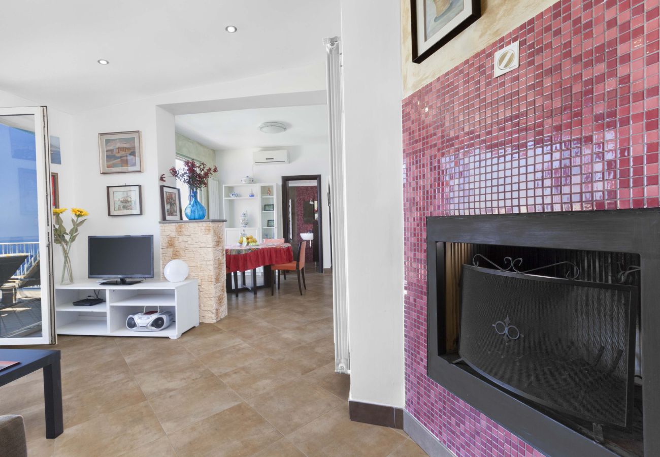House in Sorrento - AMORE RENTALS - Casa Augusta B with Private Terrace, Barbecue and Sea View